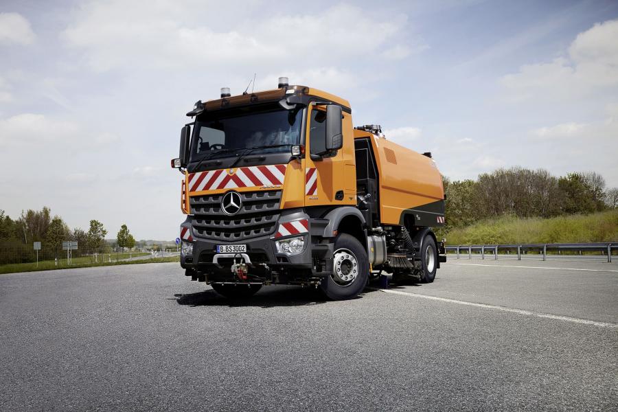  Mercedes-Benz Arocs 2033 Kehrmaschine Schmidt SK-700 2018 года  (фото 1 из 1)